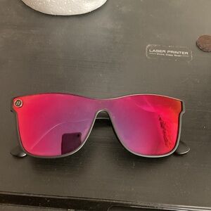 Blenders crimson night polarized sunglasses